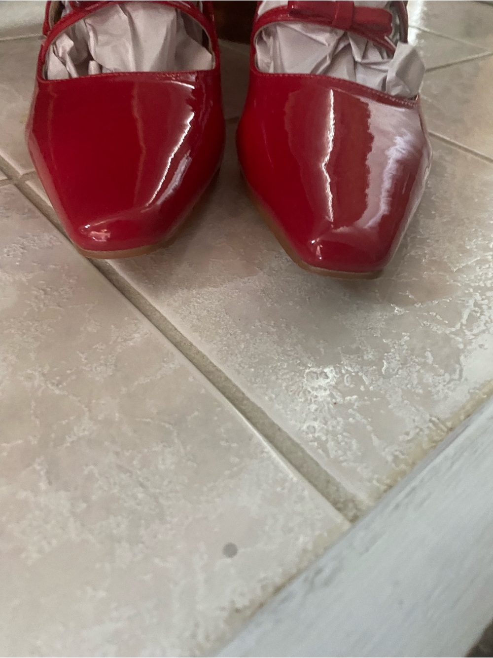 Unique Vintage Women’s Red Patent Pointed-Toe Mary Jane Flats with Strappy Bows - Picture 5 of 9